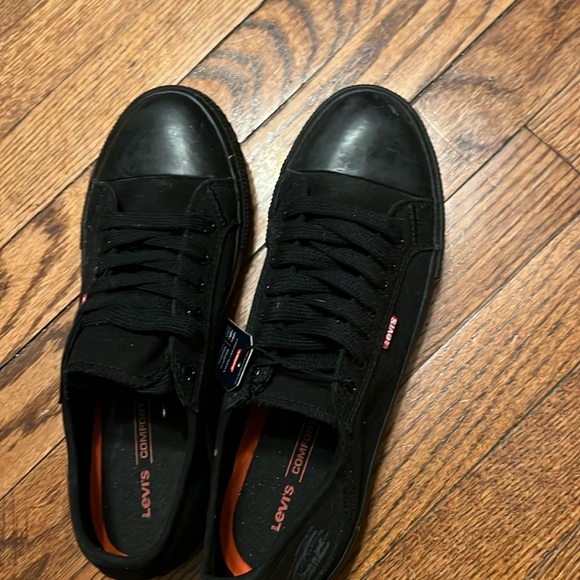 COPY - Black Levi’s sneakers US 9.5 - Picture 1 of 5